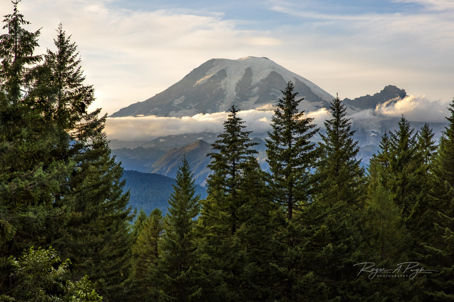 The sliver of clouds creeping along the base of the Mt Rainier show the height of this grand landscape.